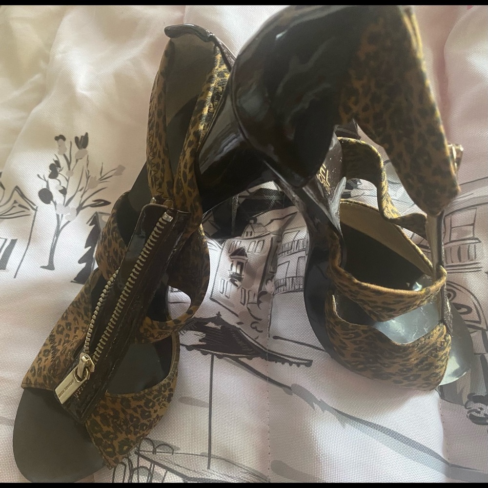 Michael Kors animal print size 8